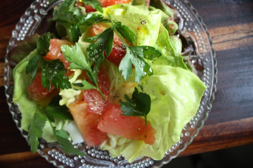 Citrus and bitter leaf salad with blood 